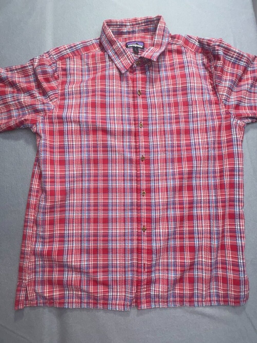 Men's Patagonia Organic Cotton Red White Blue Short Sleeve Button Down size L